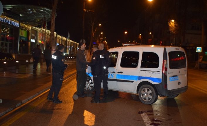 Malatya’da gasp etmek istedikleri şahsı bıçakla yaraladılar