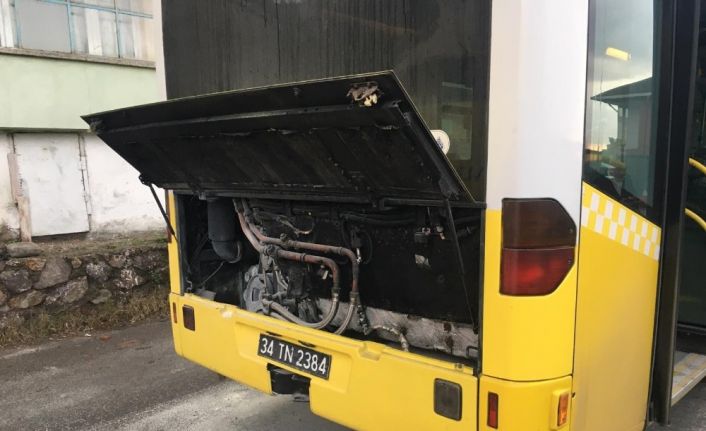 Maltepe’de belediye otobüsünün motorunda yangın