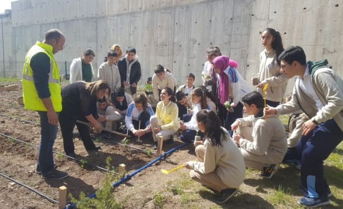 MEB’in ilk Kalite Yönetim Sertifikası Hasan Polatkan Ortaokulu’na verildi