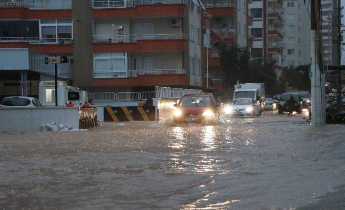 Mersin’de aşırı yağış ölüme neden oldu, bir kişi ise kayıp