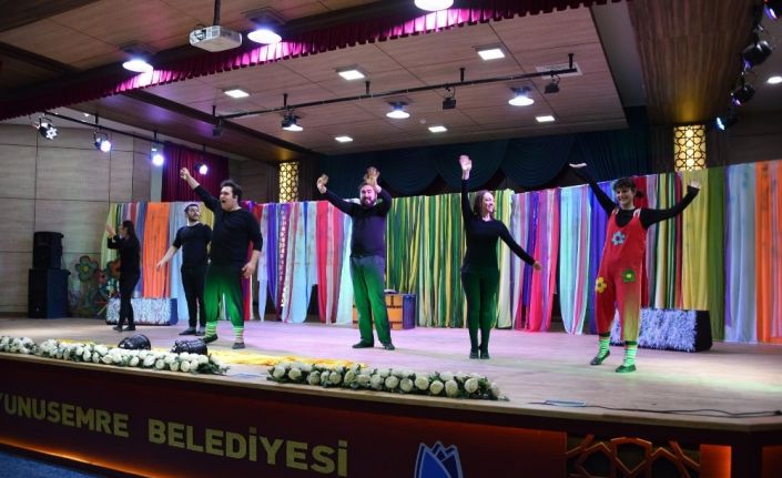 Minikler ‘Sevgi Çemberi’ni çok beğendi