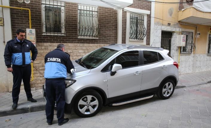 Otomobilli kaldırım işgaline önce uyarı, sonra ceza