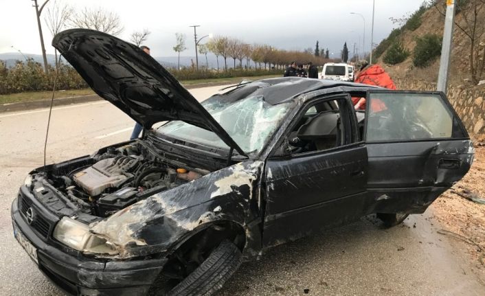 Seyir halindeki otomobil takla attı, sürücüsü yaralandı