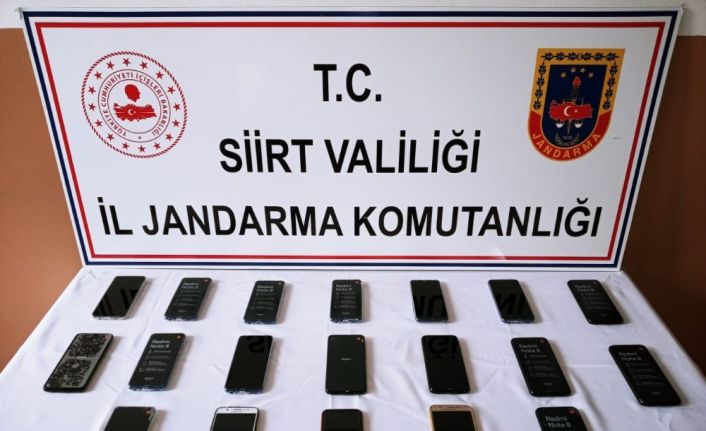 Siirt’te 16 adet kaçak cep telefonu ele geçirildi