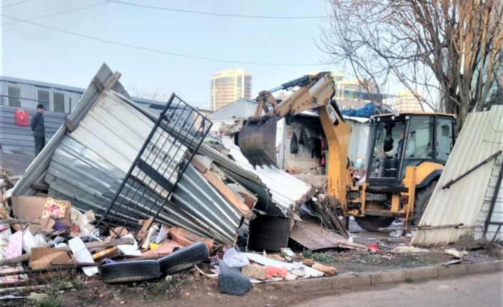 Stadyum çevresinde hurda temizliği