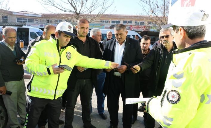 Sürücülere ve yolculara kış lastiği ve emniyet kemeri eğitimi