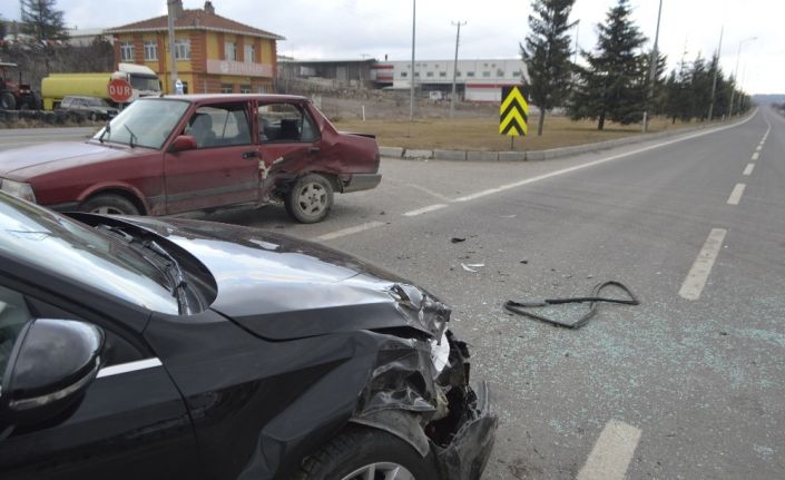 Tavşanlı’da trafik kazası: 3 yaralı