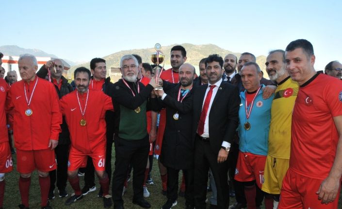 TBMM Futbol Takımı down sendromlu çocuklar için sahaya çıktı