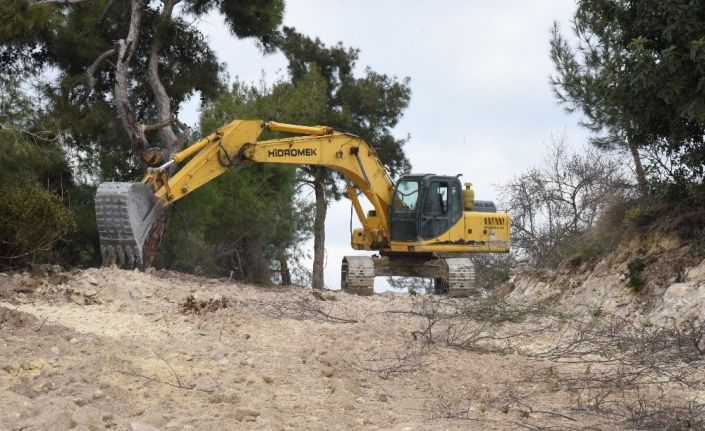 Toroslar’da yeni yerleşim yerlerinin yolları açılıyor