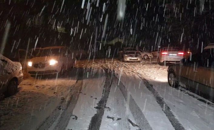 Tramvay hattının katener teli zarar gördü, seferler durdu