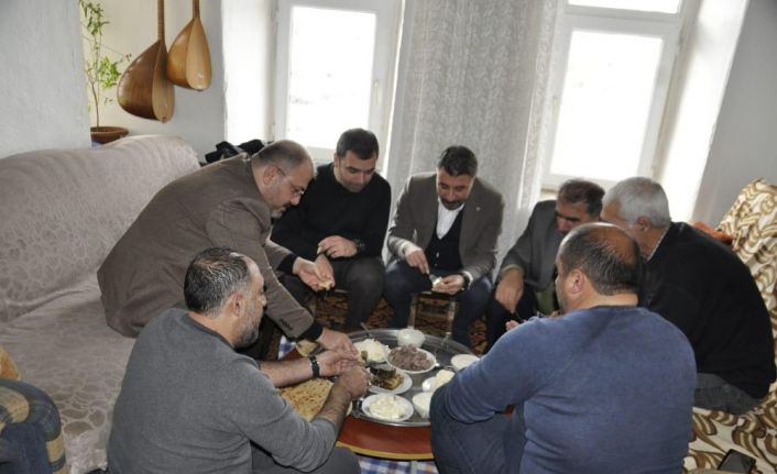 Tunceli’de “Çay sizden, sohbet bizden” projesi