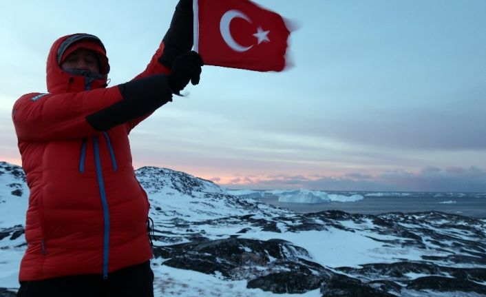 Türk ekip Grönland’daki buzul vadisini kızakla böyle geçti