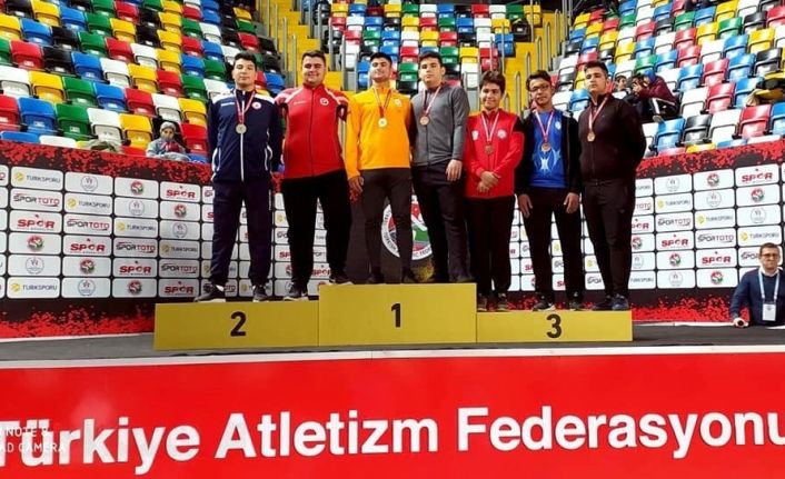 Uşaklı sporculardan gülle atmada çifte başarı