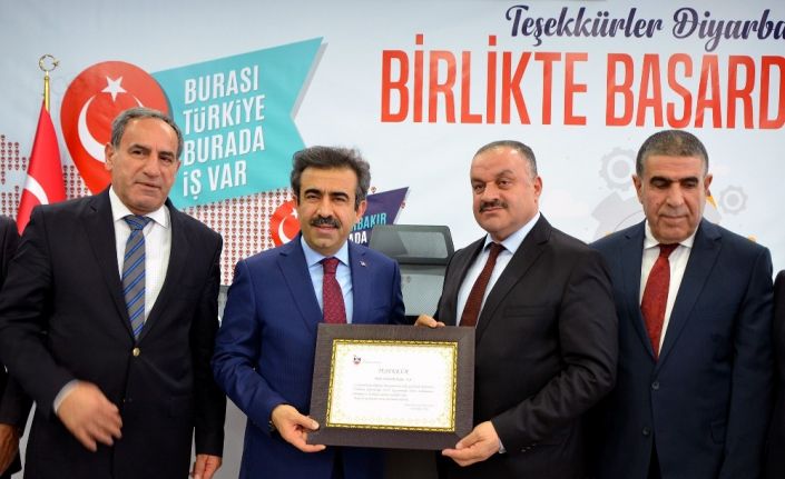 Vali Güzeloğlu’ndan Dicle Elektrik’e teşekkür belgesi