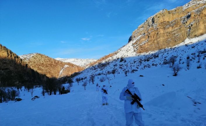 Vali Pahlivan: "Kaybolan çifti arama kurtarma çalışmaları devam ediyor"