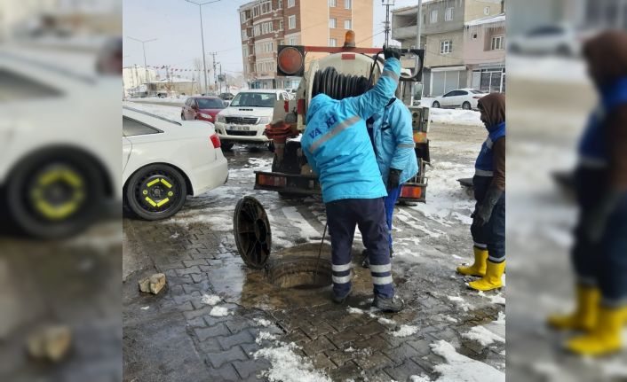 VASKİ ekipleri, soğuk ve kara rağmen hizmeti aksatmıyor