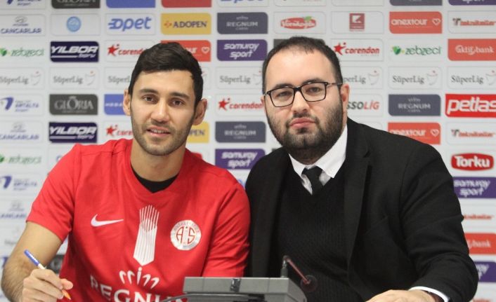 Veysel Sarı, Antalyaspor’a imzayı attı