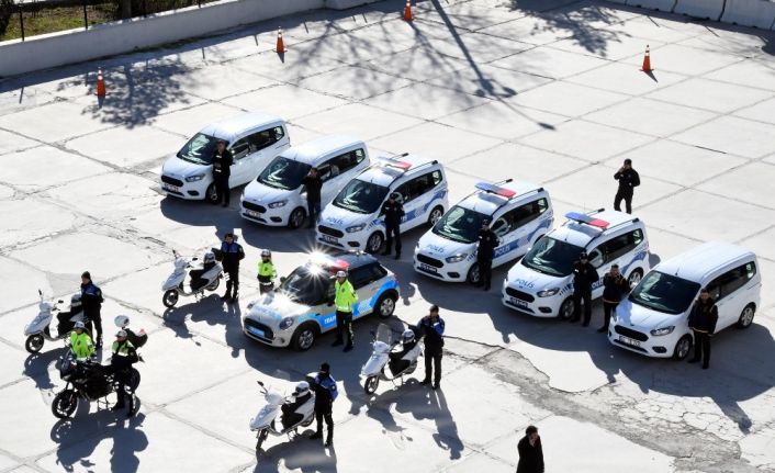 Yeni polis araçları törenle hizmete girdi