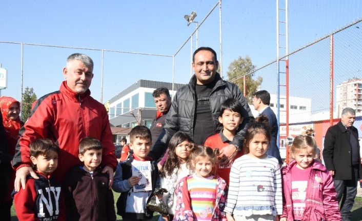 Yılmaz, minik sporcuları antrenmanlarında ziyaret etti