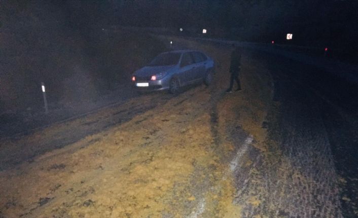 Yoldaki portakal posasını kar sanan sürücüler şaşkınlıklarını gizleyemedi