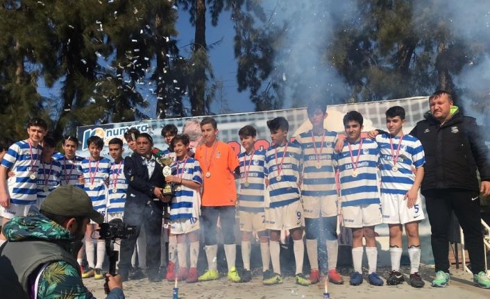 Yunusemre Belediyespor U-14 takımı şampiyon oldu