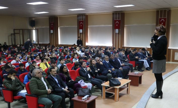 Zara’da "Sınav Hazırlığında ve Meslek Tercihinde Hedef Belirleme" semineri