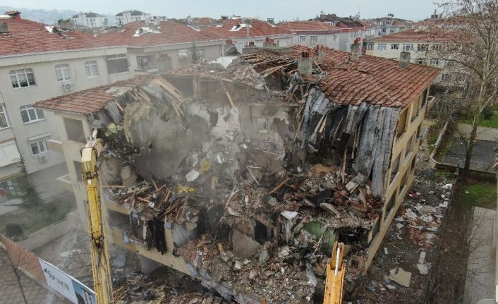 Büyükçekmece’de kentsel dönüşüm kapsamında yıkılan binalar havadan görüntülendi