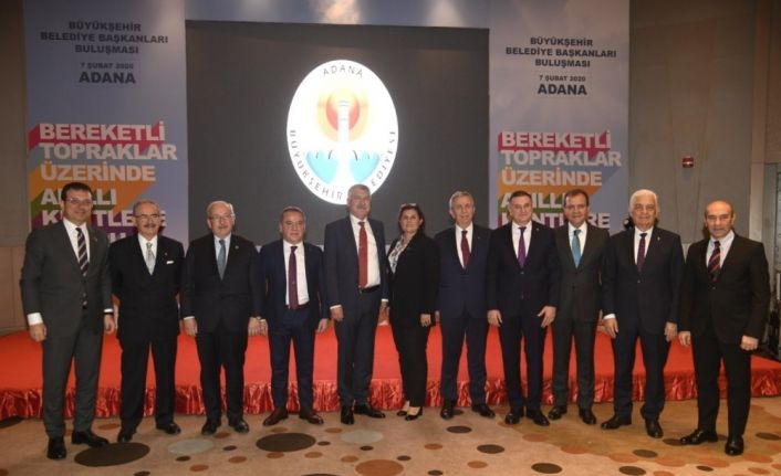 CHP’nin 11 büyükşehir belediye başkanı Adana’da buluştu