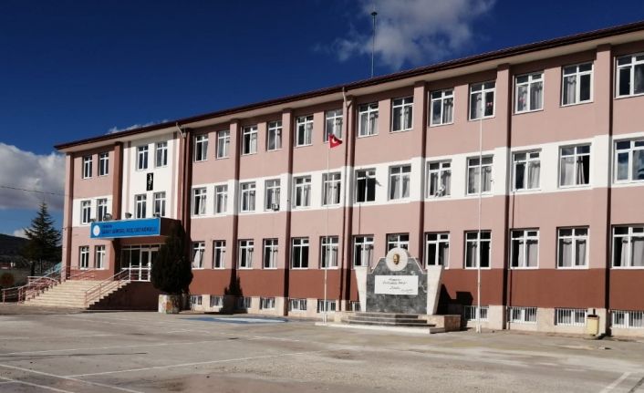 Isparta’da öğrenciye tekme attığı iddia edilen öğretmen: "Çocuğa tekme atmadım"