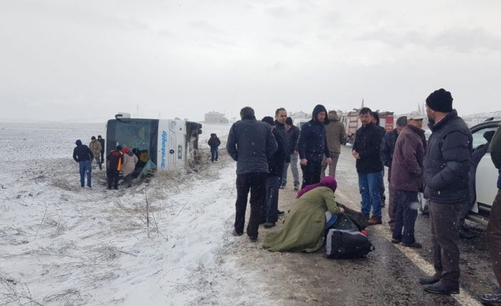 Kayseri’de yolcu otobüsü devrildi, çok sayıda yaralı var