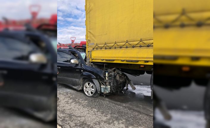 Kırklareli’de can pazarı: Tırın altından sağ çıktılar