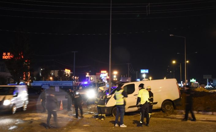 Nusaybin’de bankaya ait para yüklü minibüs kaza yaptı: 1 yaralı