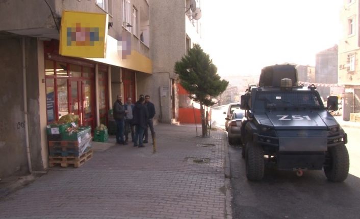 (Özel) Sultangazi’de silahlı market soygunu