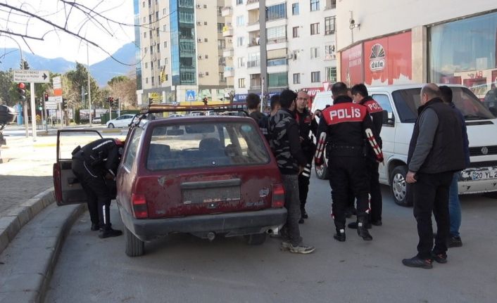 Polisin kovaladığı şahıslar, çıkmaz sokağa girince yakalandı