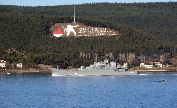 Rus savaş gemisi ’Caesar Kunikov’ Çanakkale Boğazı’ndan geçti