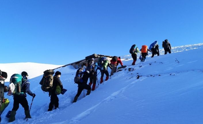 Zigana Dağı’nda -15 derecede kış eğitimi