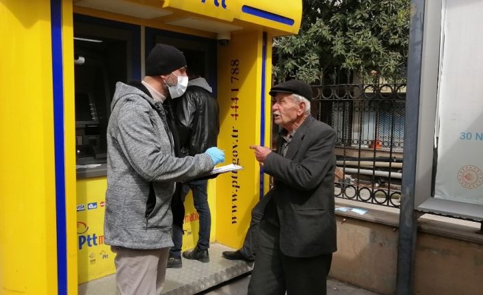 77 yaşındaki dede ikna olmadı, ’Yakışıklı çekilmek’ istedi