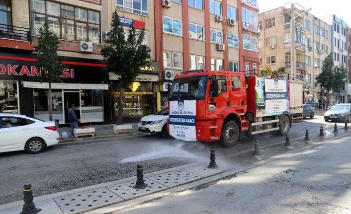 Akdeniz’de cadde ve sokaklar dezenfekte ediliyor