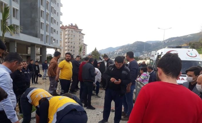 Alanya’da feci kazada baba öldü, oğlu yaralandı