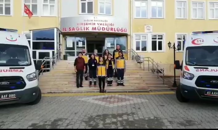 Askerin alkışına, sağlıkçılar da alkışla cevap verdi