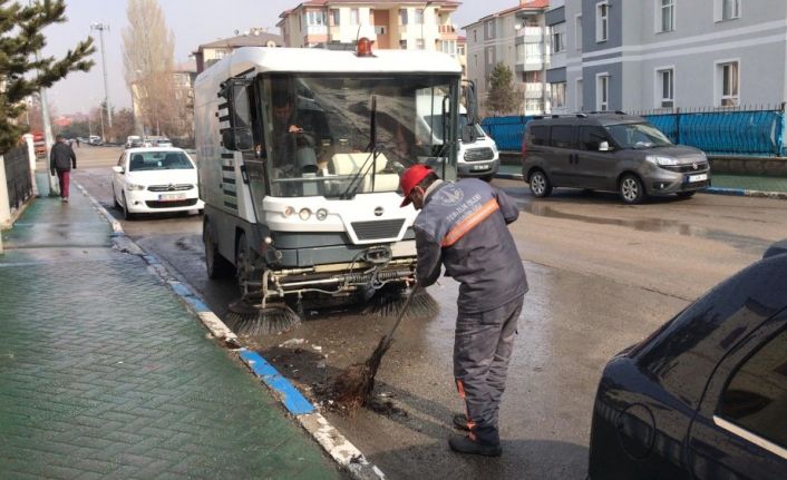 Aziziye’de bahar temizliği devam ediyor