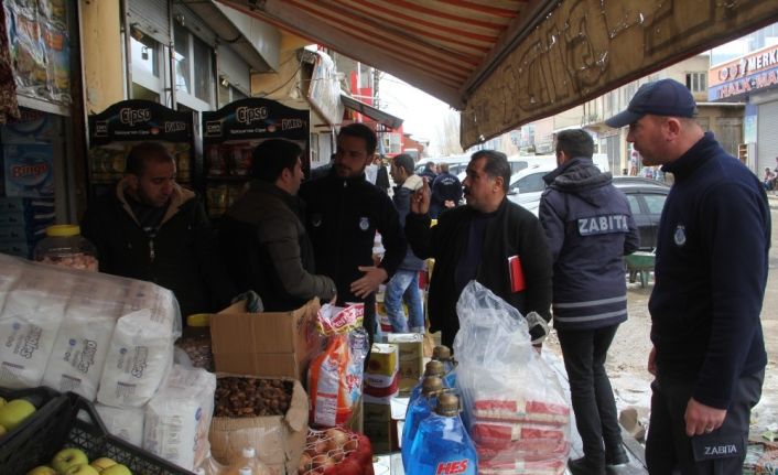 Başkale zabıtası korona virüs önlemlerini denetledi