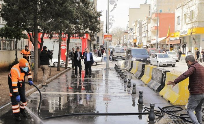 Başkan Fadıloğlu dezenfekte çalışmalarını yerinde inceledi