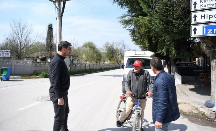 Başkan Kocaman vatandaşları bizzat bilgilendiriyor