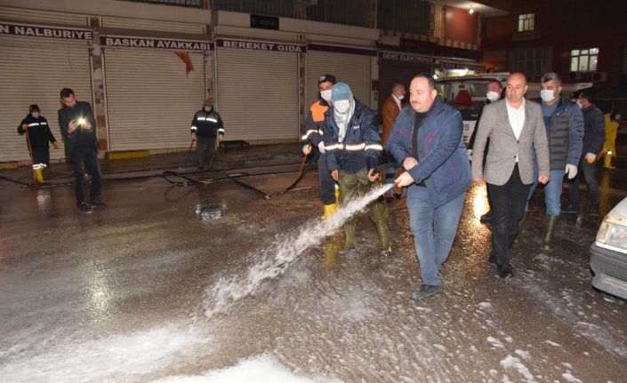 Belediye Başkanı Selih Ekinci sokakları dezenfekte etti