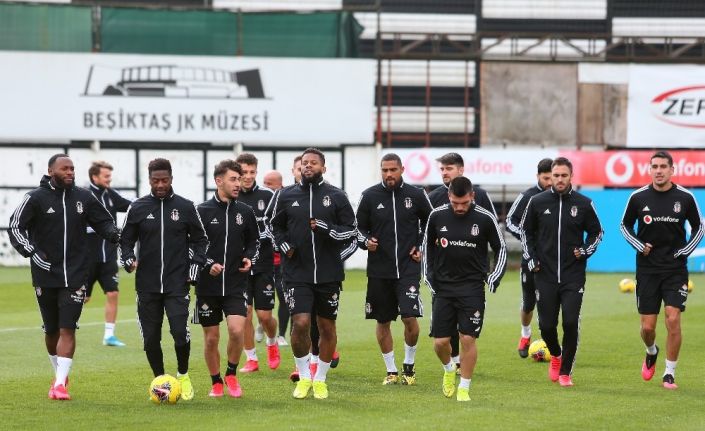 Beşiktaş’ta futbolculara mesaj gitti: "Evden çıkmayın"