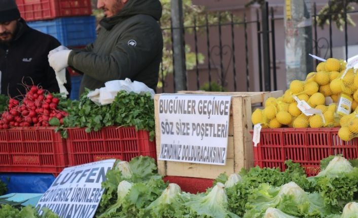 Bolu’da, pazar esnafından korona virüsü tedbiri