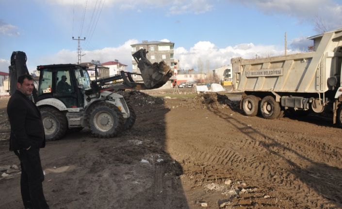 Bulanık Belediyesi bahar ayının gelmeyle birlikte yol yapım çalışması başladı