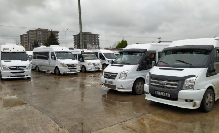 Çarşamba’da dolmuş ve servis araçları dezenfekte ediliyor