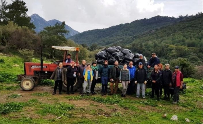 Datçalı doğa severler temiz çevre için kolları sıvadı